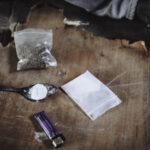 Adolescência e Drogas: Os Perigos Intensificados do Uso de Cocaína e Crack