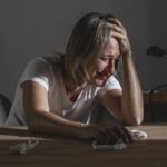 Quando a Depressão Encontra o Uso de Substâncias: O Ciclo Emocional que Aprisiona e Aprofunda o Sofrimento